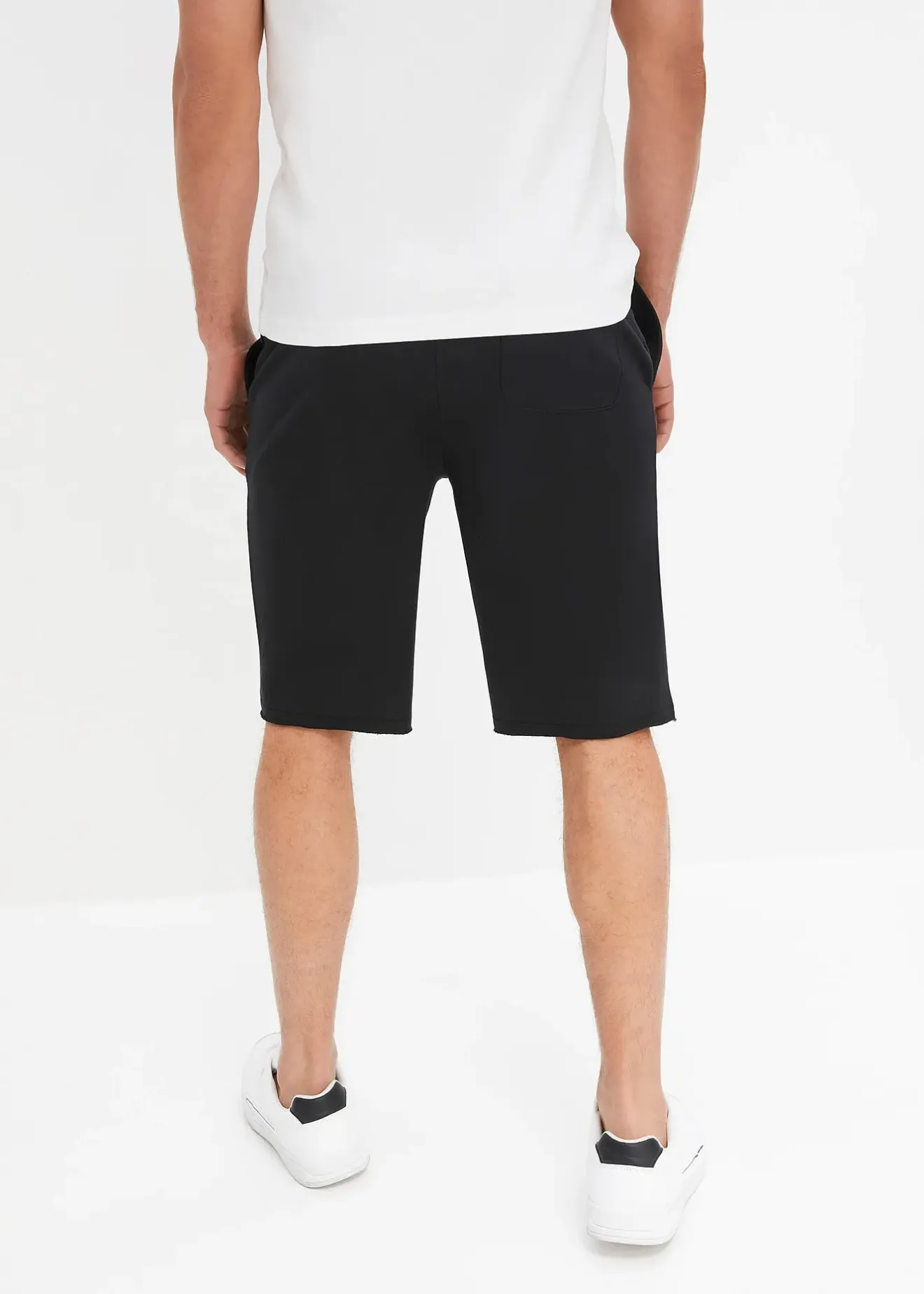 Homme bonprix Shorts|Sweats|Bermuda sweat à bordures ouvertes en coton, Loose Fit