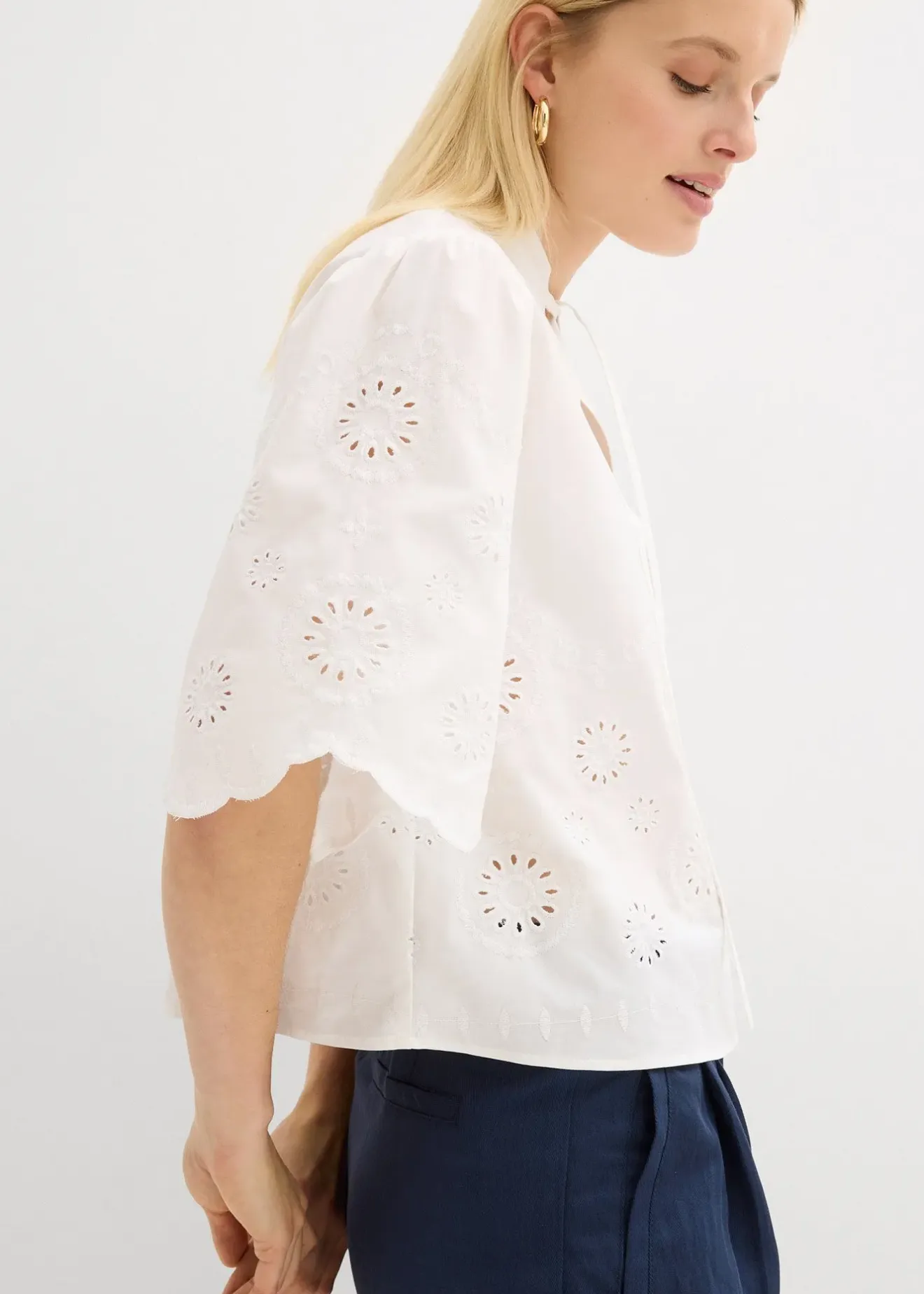bonprix Blouse courte à broderies anglaises|Femme Chemisiers