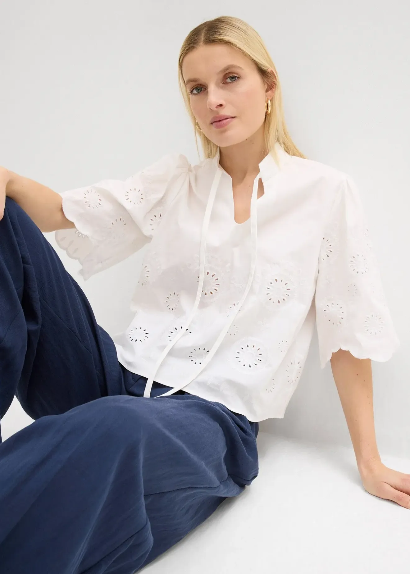 bonprix Blouse courte à broderies anglaises|Femme Chemisiers