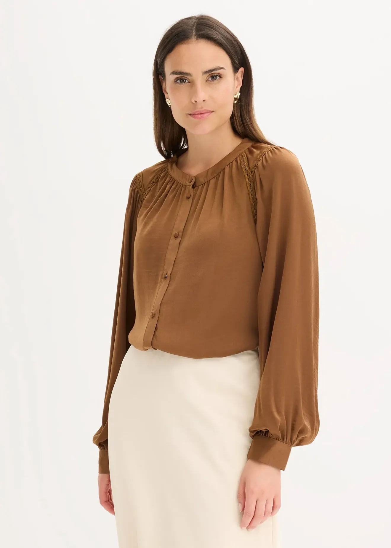 bonprix Blouse en satin avec galons en dentelle|Femme Chemisiers