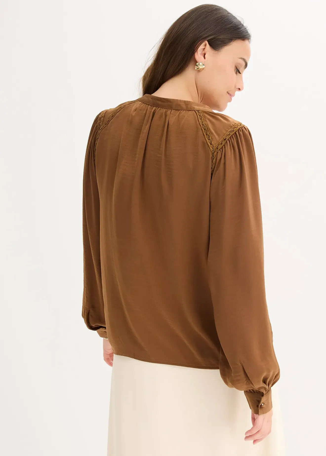 bonprix Blouse en satin avec galons en dentelle|Femme Chemisiers