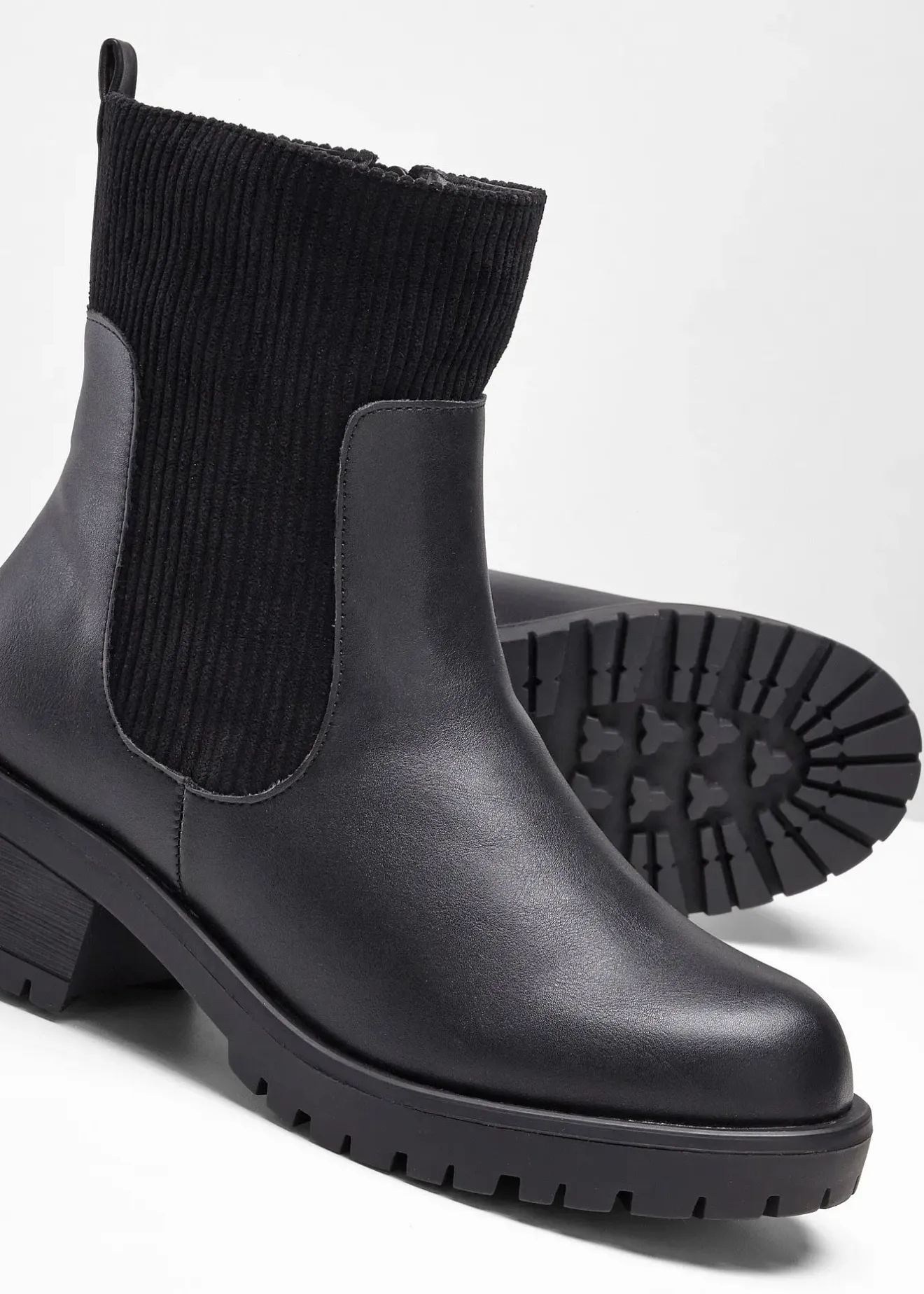 bonprix Boots avec empiècement en velours côtelé|Femme Boots