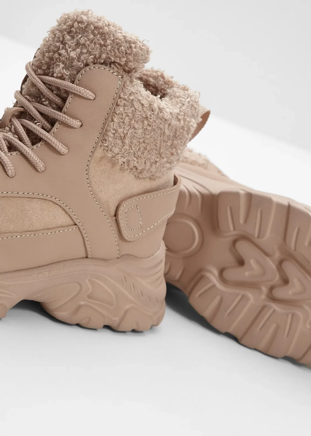 Femme bonprix Chaussures D'Hiver Fourrées|Boots|Boots lacées et doublées