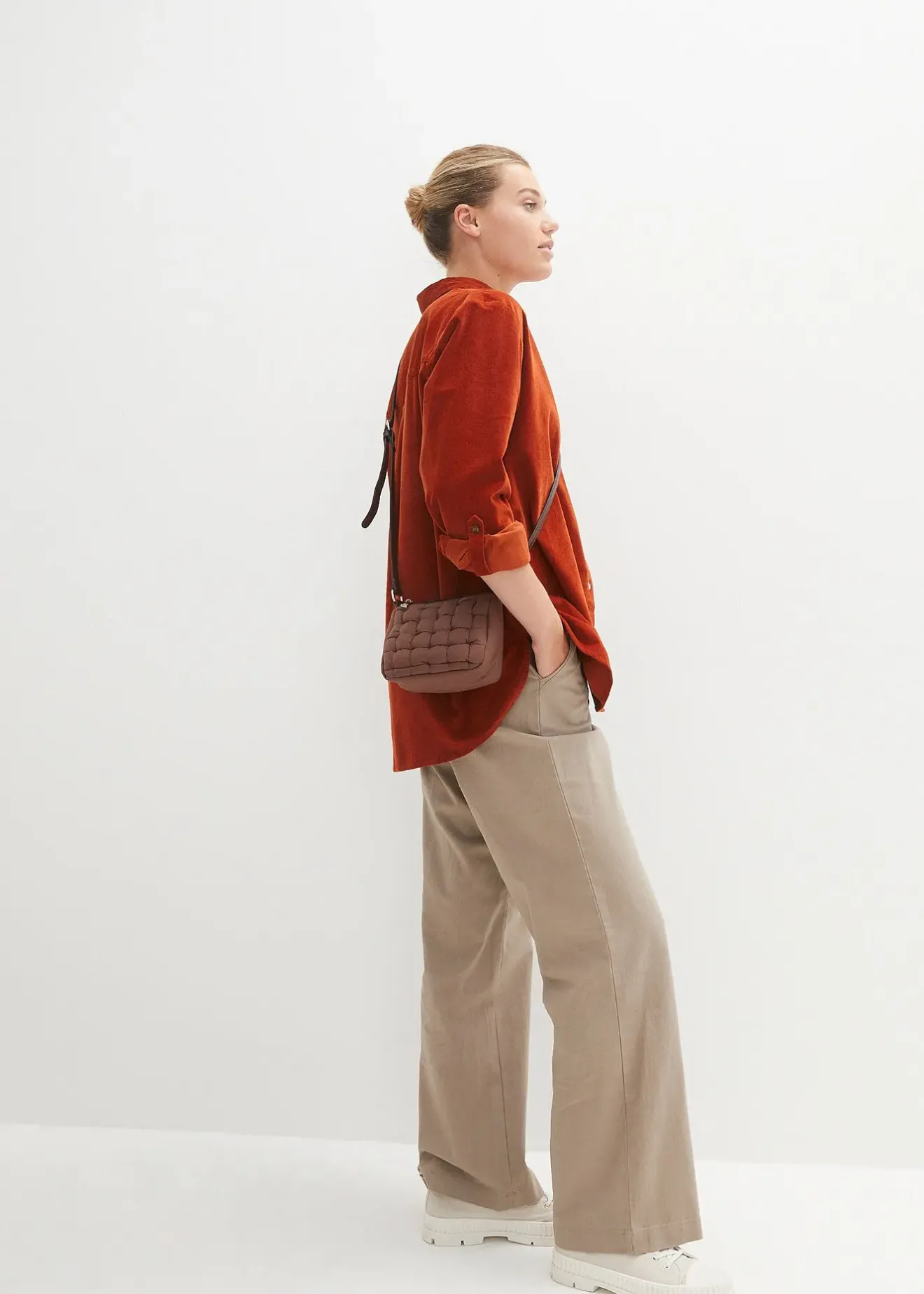 Femme bonprix Chemisiers|Chemise en velours côtelé avec fentes sur le côté