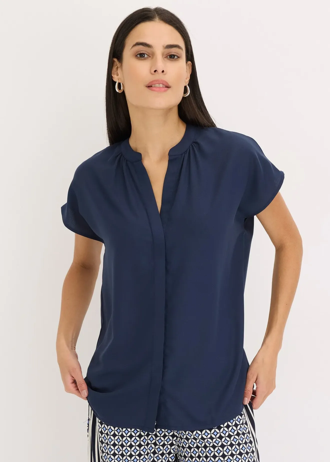 bonprix Chemisier manches courtes à boutonnage invisible|Femme Chemisiers