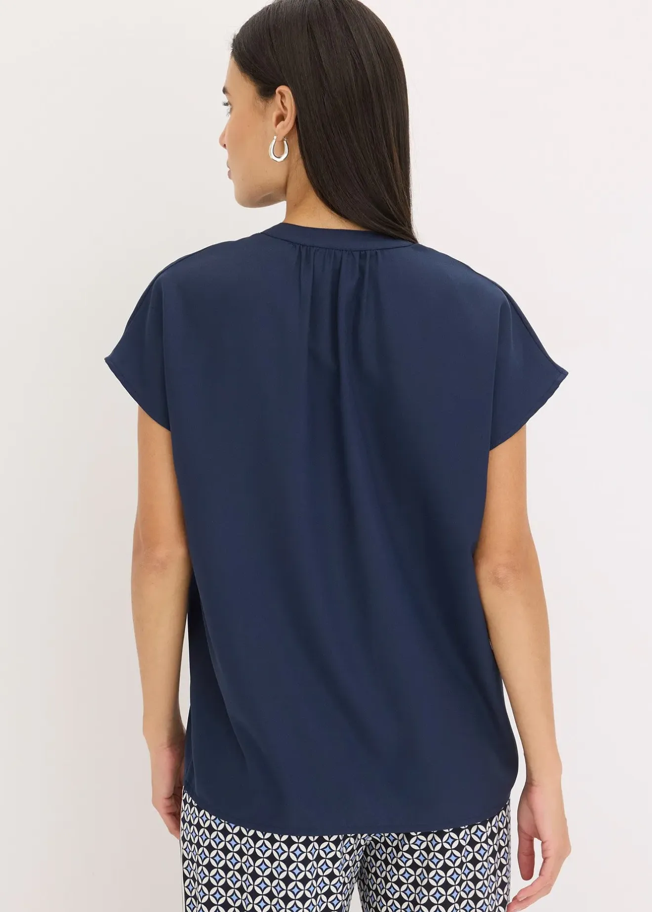 bonprix Chemisier manches courtes à boutonnage invisible|Femme Chemisiers