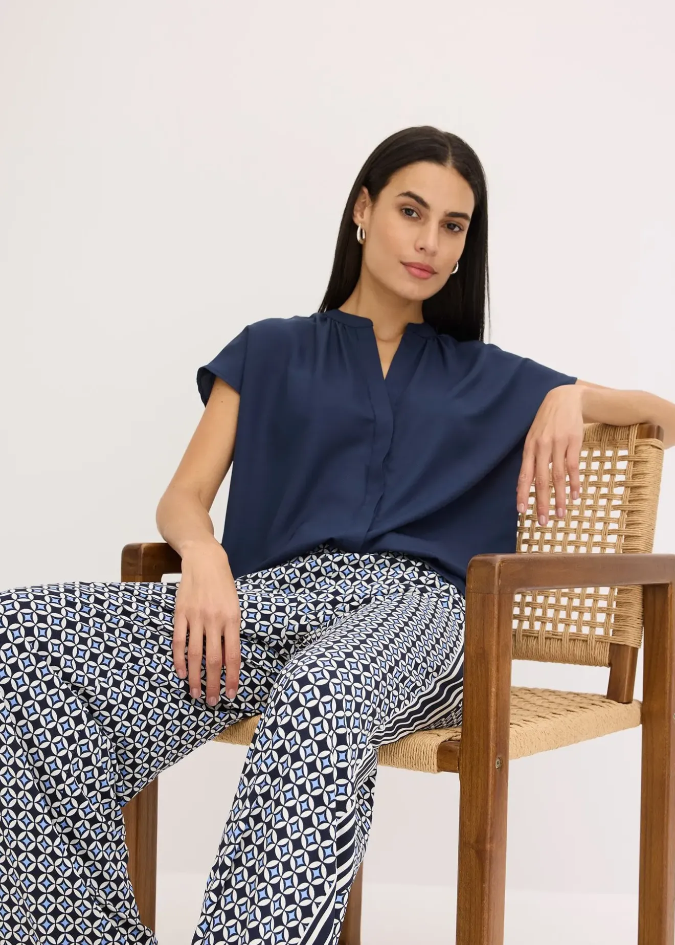 bonprix Chemisier manches courtes à boutonnage invisible|Femme Chemisiers