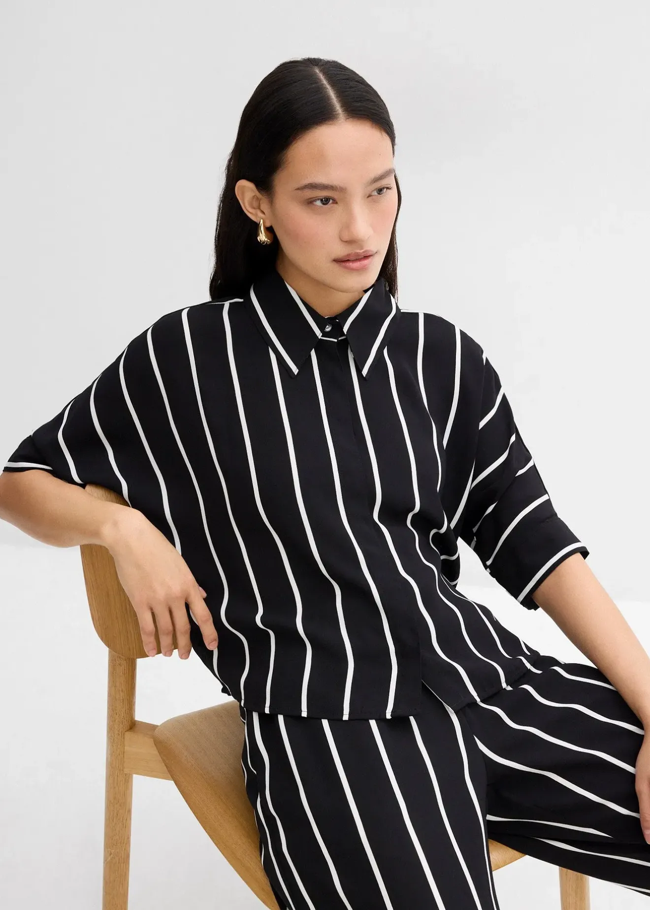 bonprix Chemisier manches courtes en crêpe texturé|Femme Chemisiers