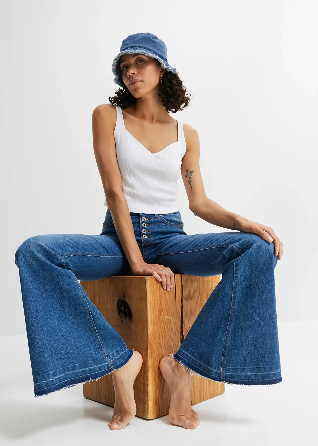 Femme bonprix Jeans|Jean pattes d’éph avec ourlets effilochés