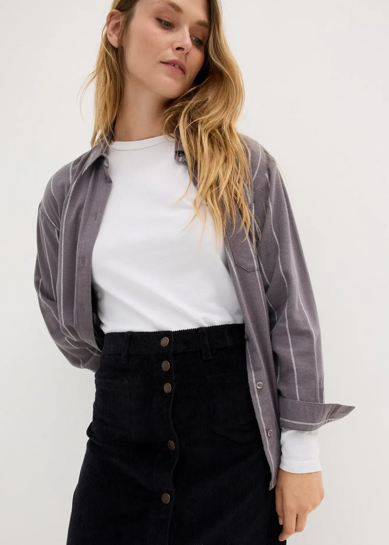 Femme bonprix Jupes|Jupe midi extensible en velours côtelé avec patte de boutonnage