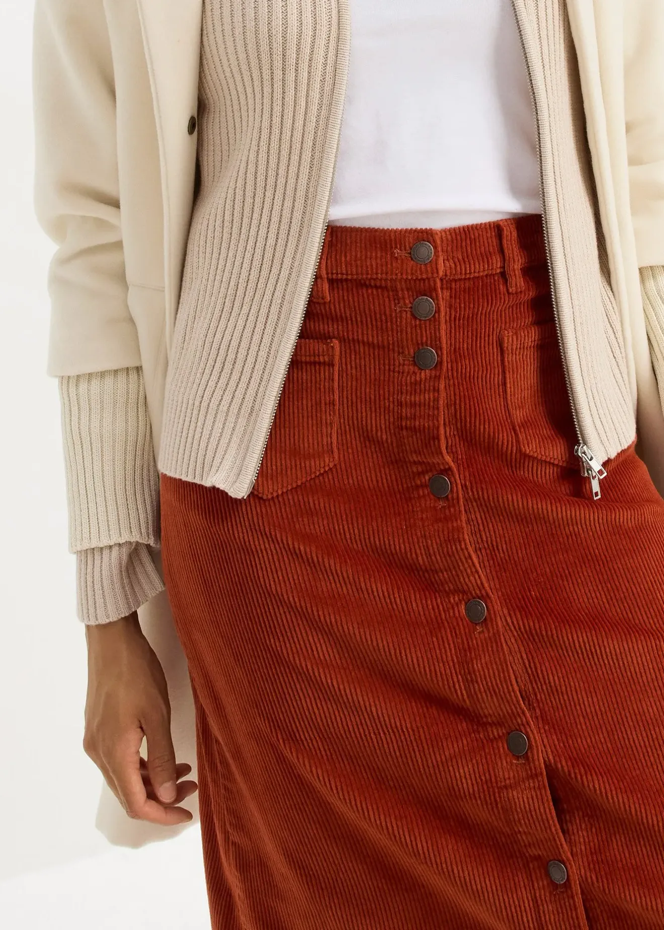 bonprix Jupe midi extensible en velours côtelé avec patte de boutonnage|Femme Jupes