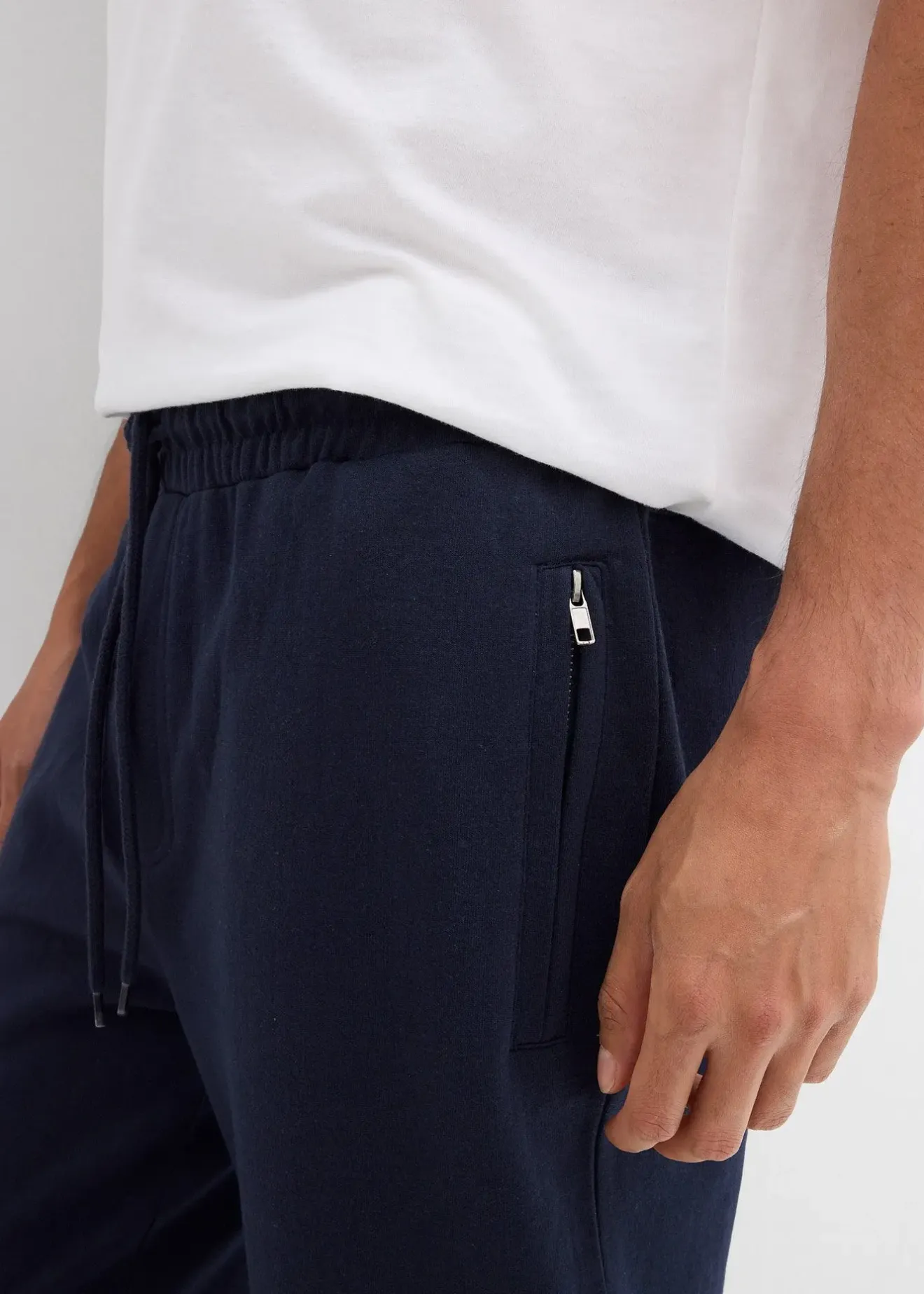 bonprix Pantalon de jogging à poches zippées pratiques|Homme Vêtements De Sport|Sweats