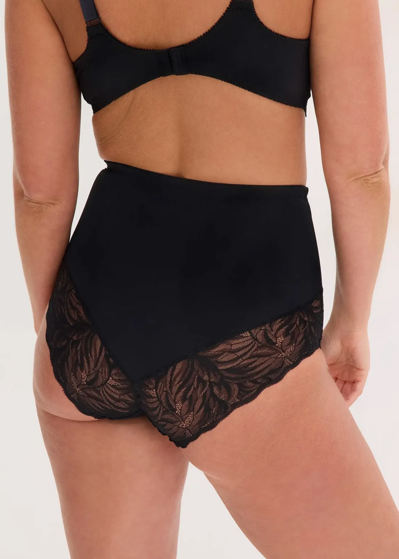 bonprix Panty sculptant à dentelle, maintien modéré|Femme Lingerie Sculptante|Bas