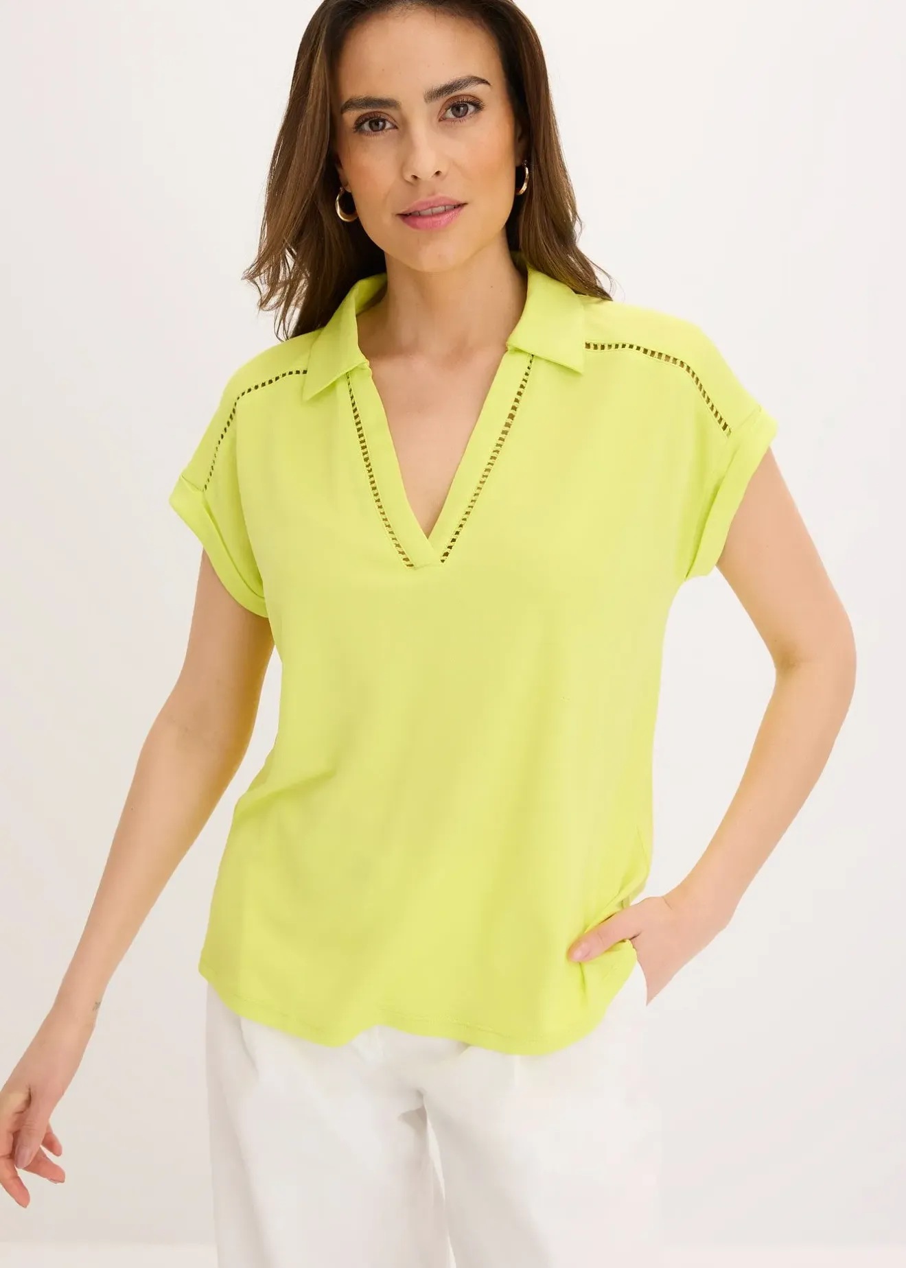 bonprix Polo en maille piquée de viscose avec empiècement en dentelle|Femme T-Shirts & Tops