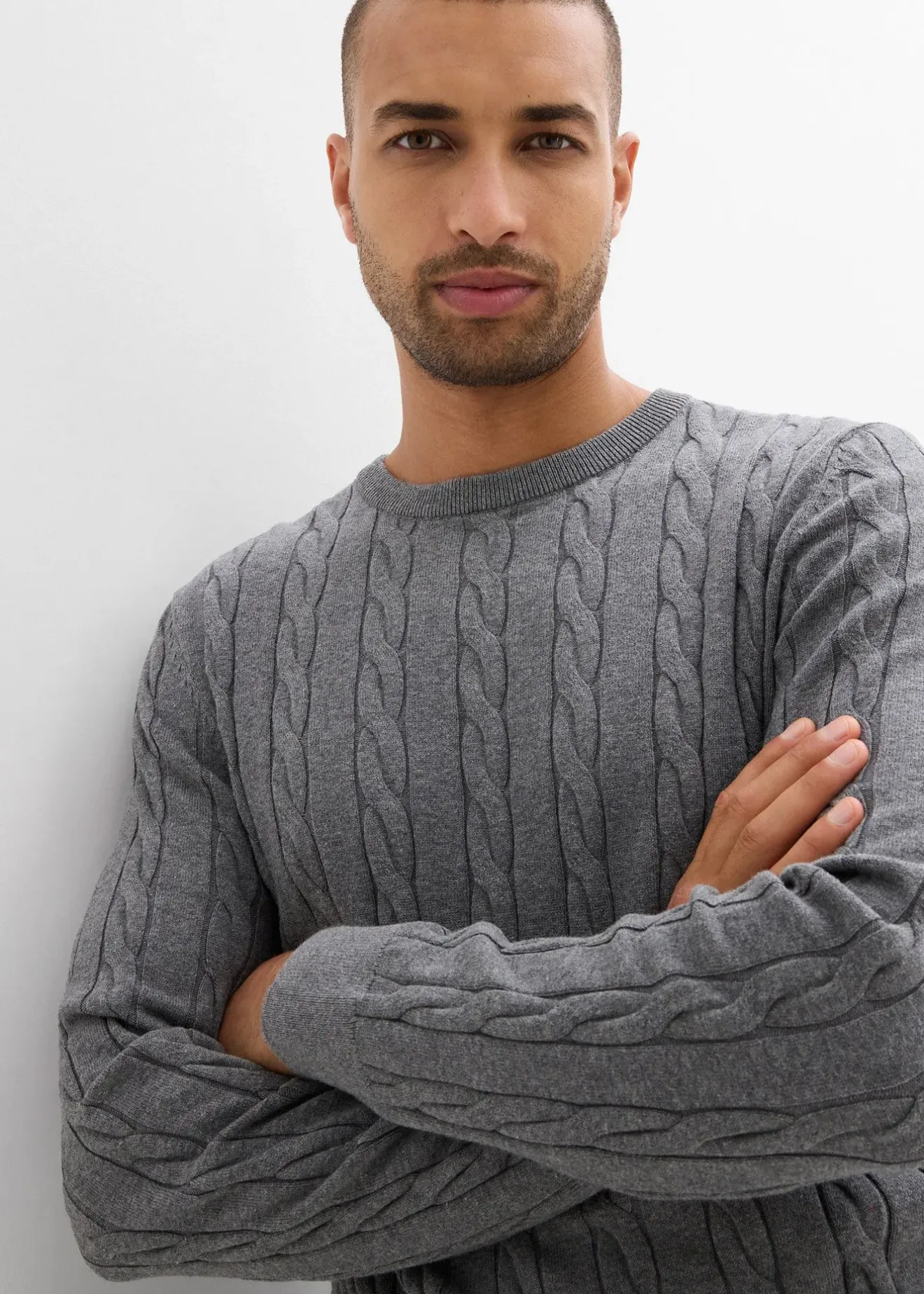 bonprix Pull doux à torsades en fine maille de coton majoritaire, slim|Homme Pulls & Gilets