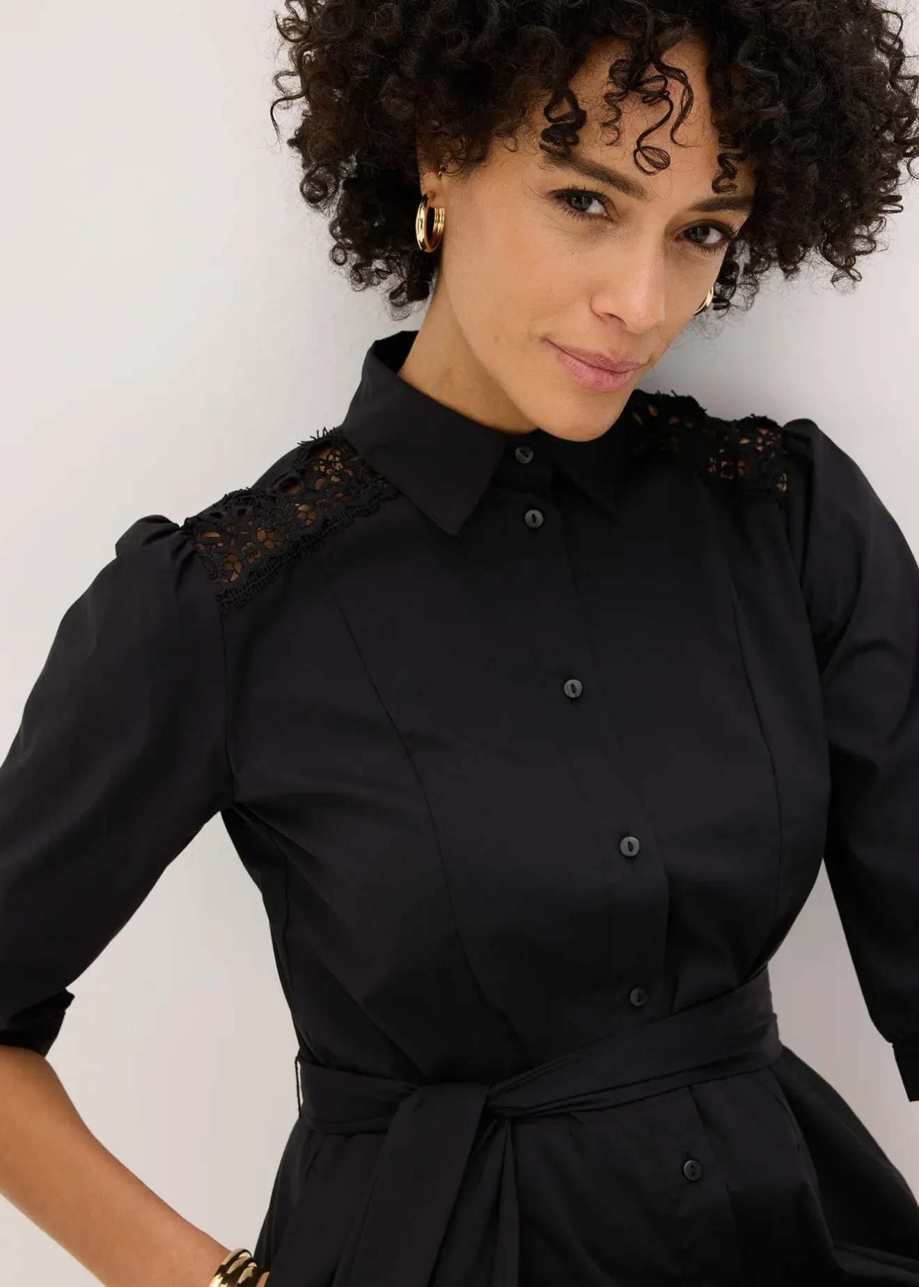 Femme bonprix Tailles Petite|Robes|Robe-chemise avec dentelle et lien à nouer