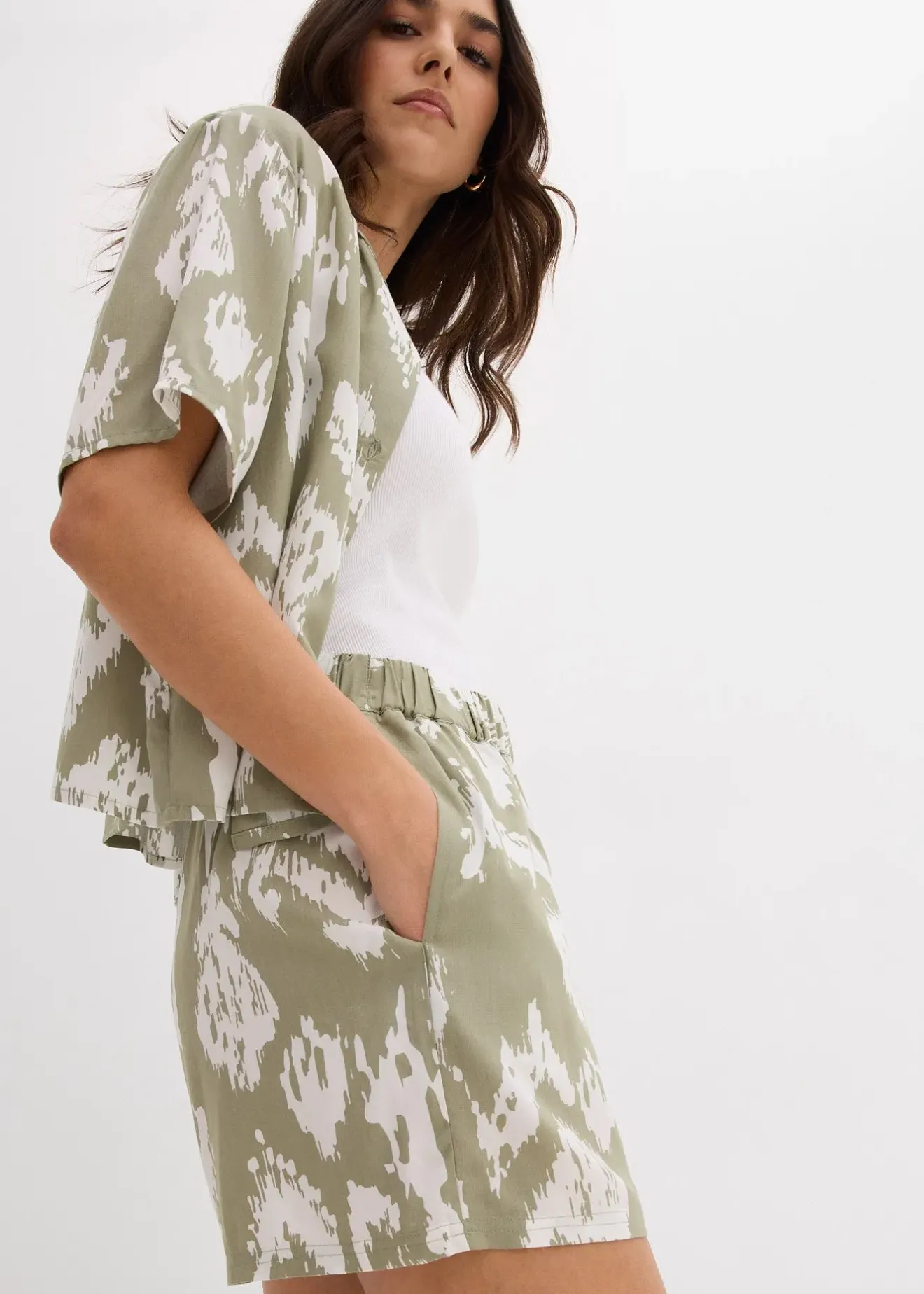 bonprix Short à taille élastiquée en viscose|Femme Shorts|Pantalons