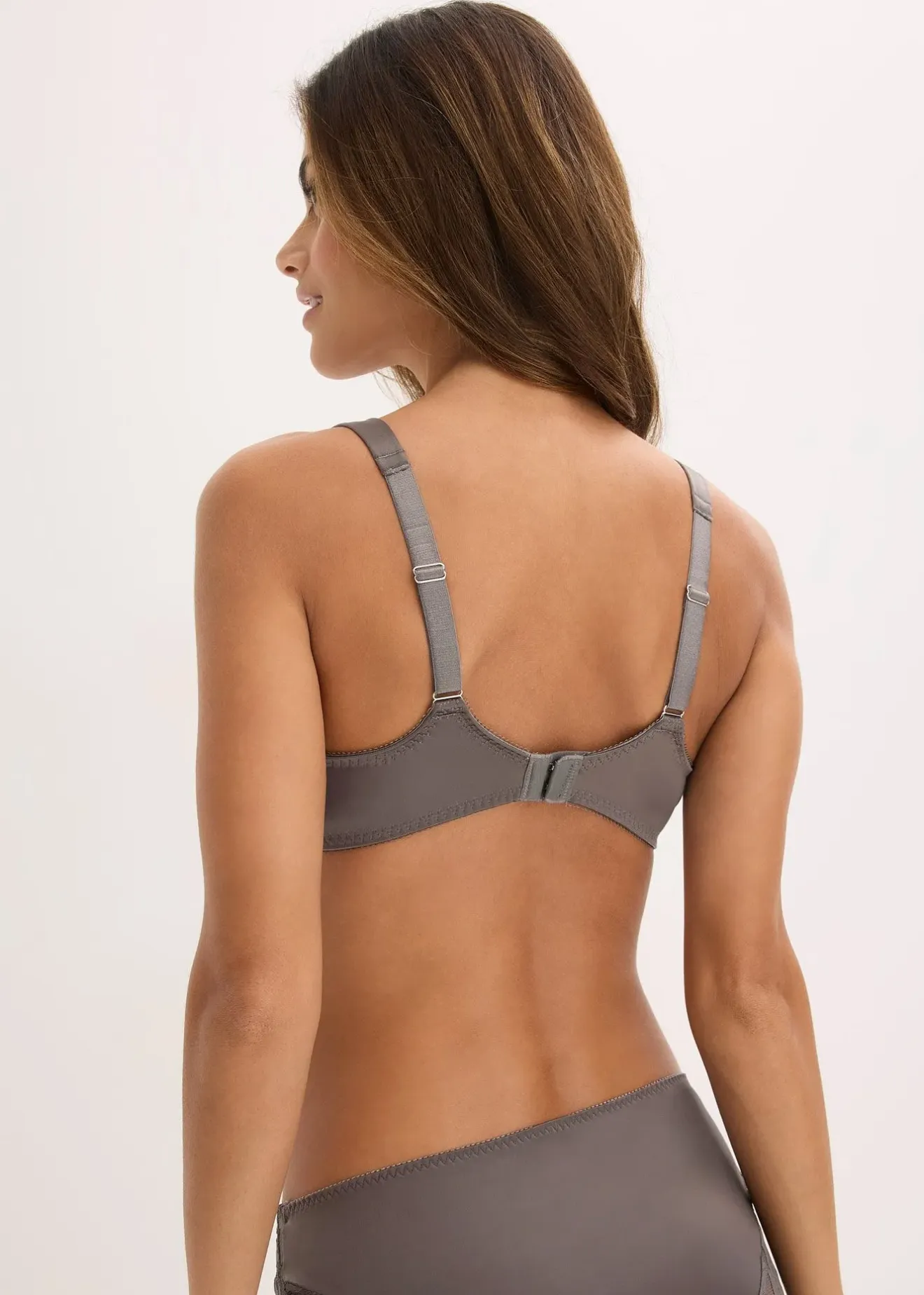 Femme bonprix Grands Bonnets D-H|Dessous|Soutien-gorge à armatures et bretelles rembourrées, effet brillant