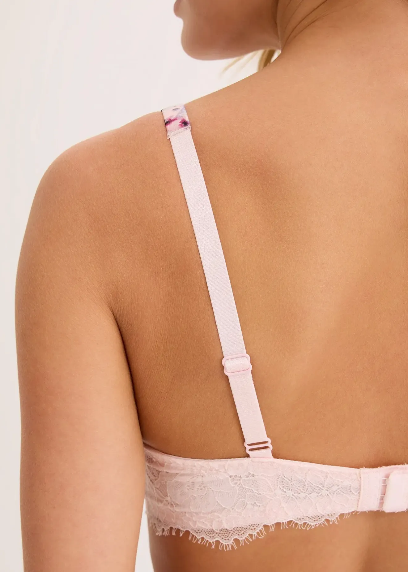 Femme bonprix Dessous|Soutiens-Gorge|Soutien-gorge à coques en matière brillante