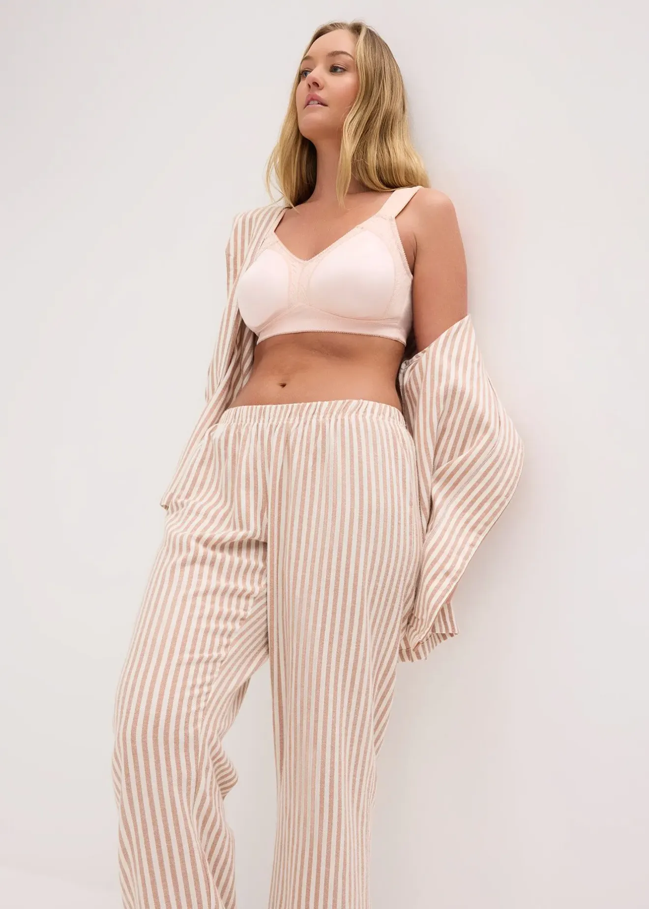 bonprix Soutien-gorge grand maintien sans armatures, bretelles rembourrées|Femme Soutiens-Gorge