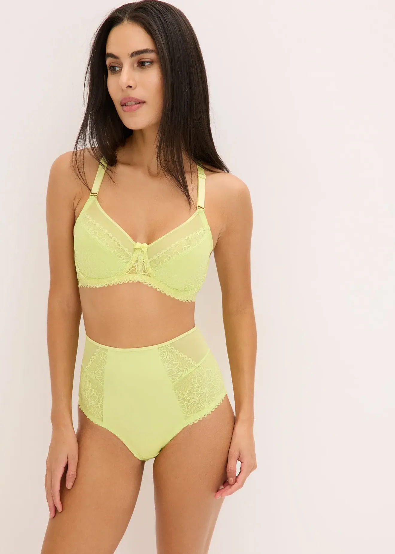 Femme bonprix Grands Bonnets D-H|Soutiens-Gorge|Soutien-gorge minimiseur avec dentelle