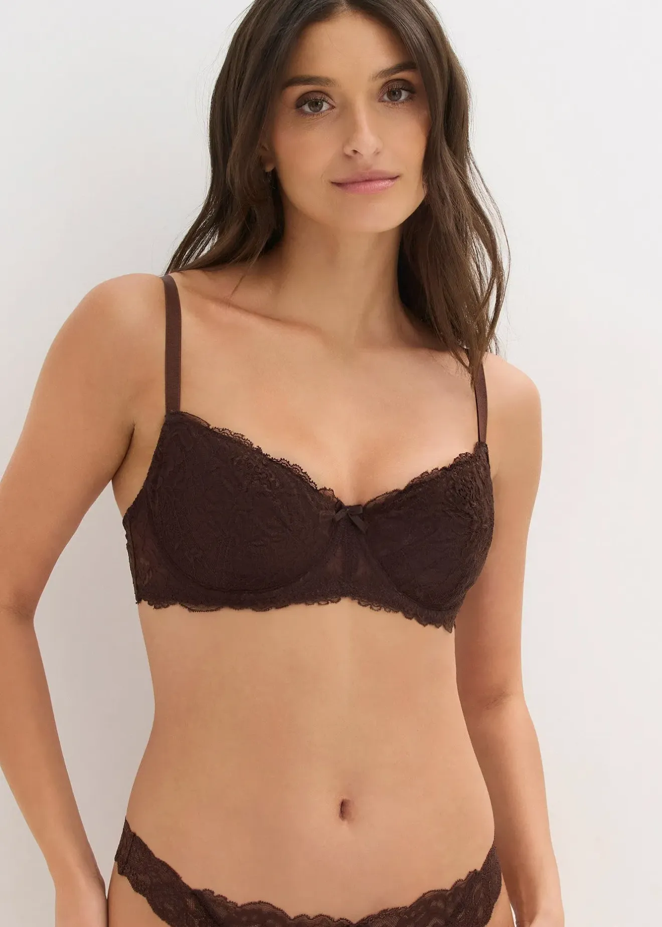 Femme bonprix Dessous|Soutiens-Gorge|Soutien-gorge semi-rembourré à armatures et dentelle