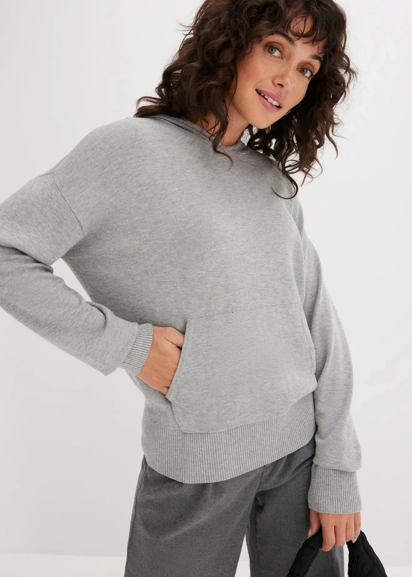 bonprix Sweat en maille à capuche et poche kangourou|Femme Maille|Pulls & Gilets