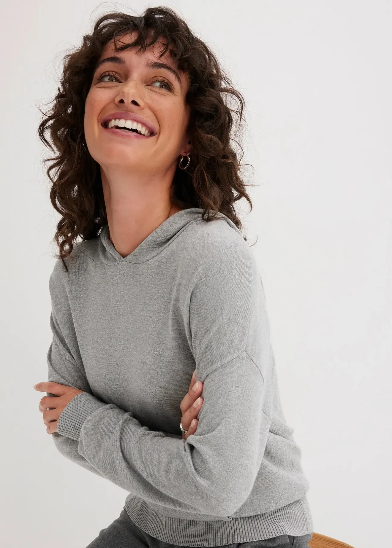 bonprix Sweat en maille à capuche et poche kangourou|Femme Maille|Pulls & Gilets