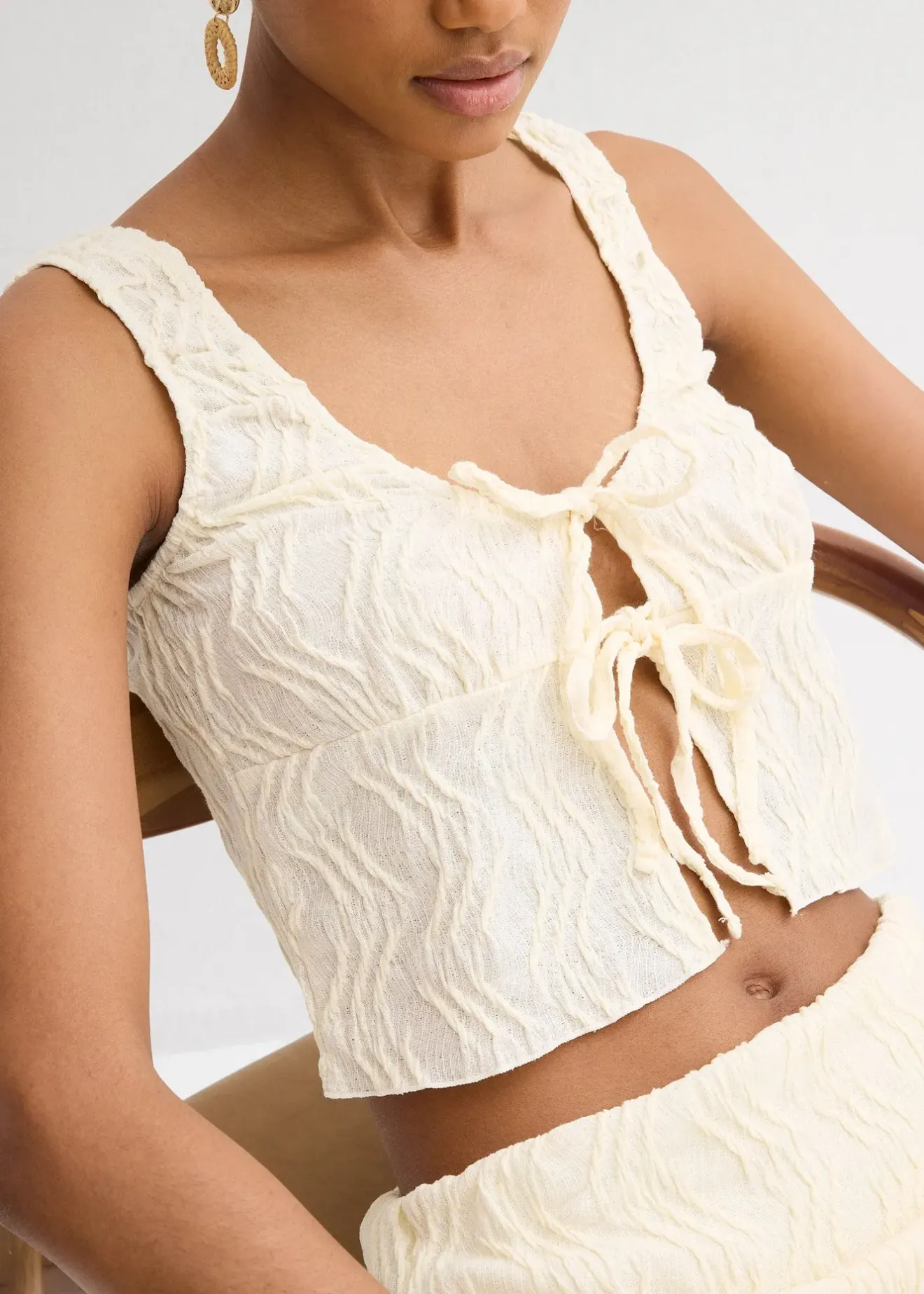 bonprix Top texturé à nouettes|Femme T-Shirts & Tops