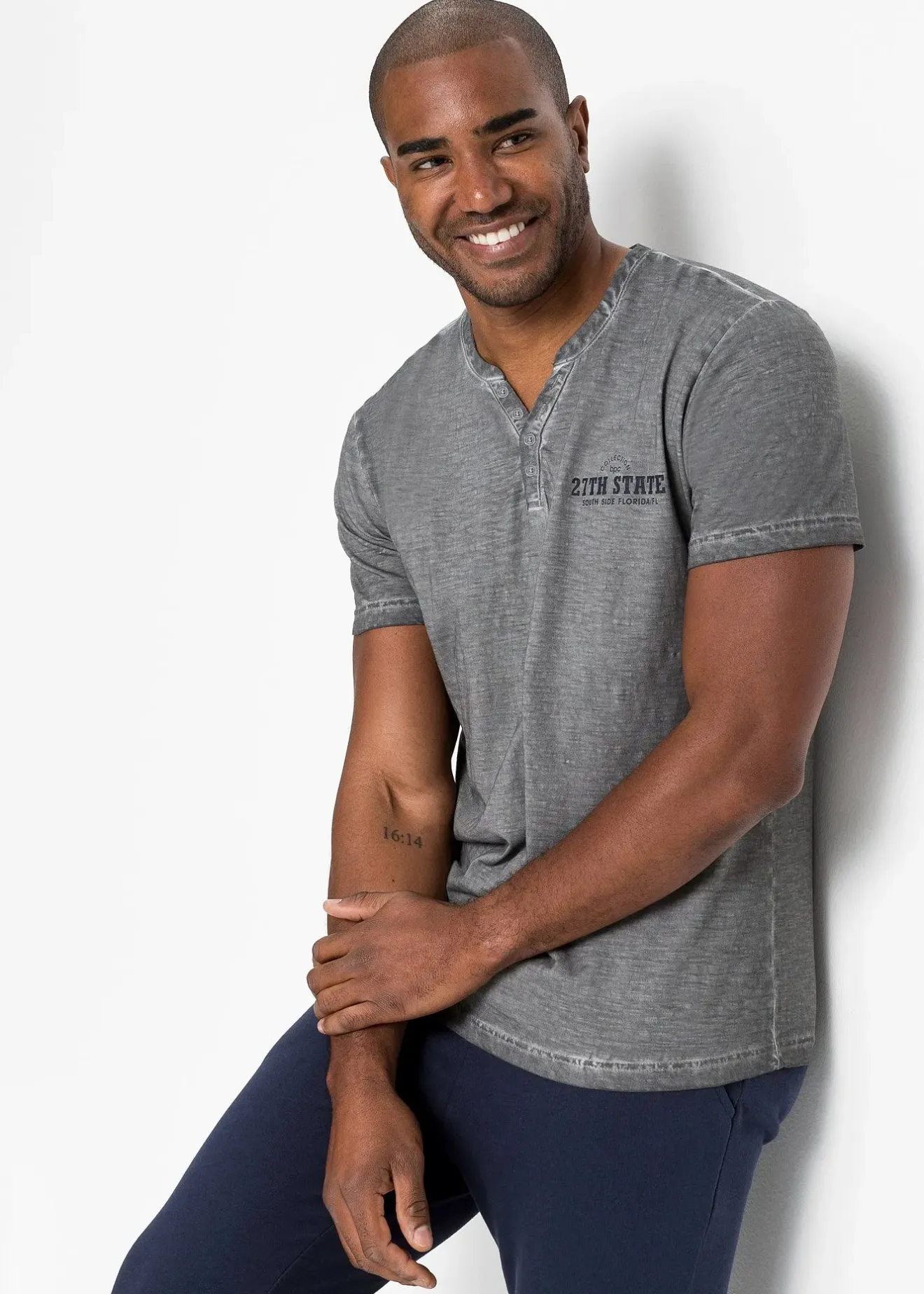 bonprix T-shirt col tunisien, aspect délavé, 100% coton|Homme T-Shirts & Polos