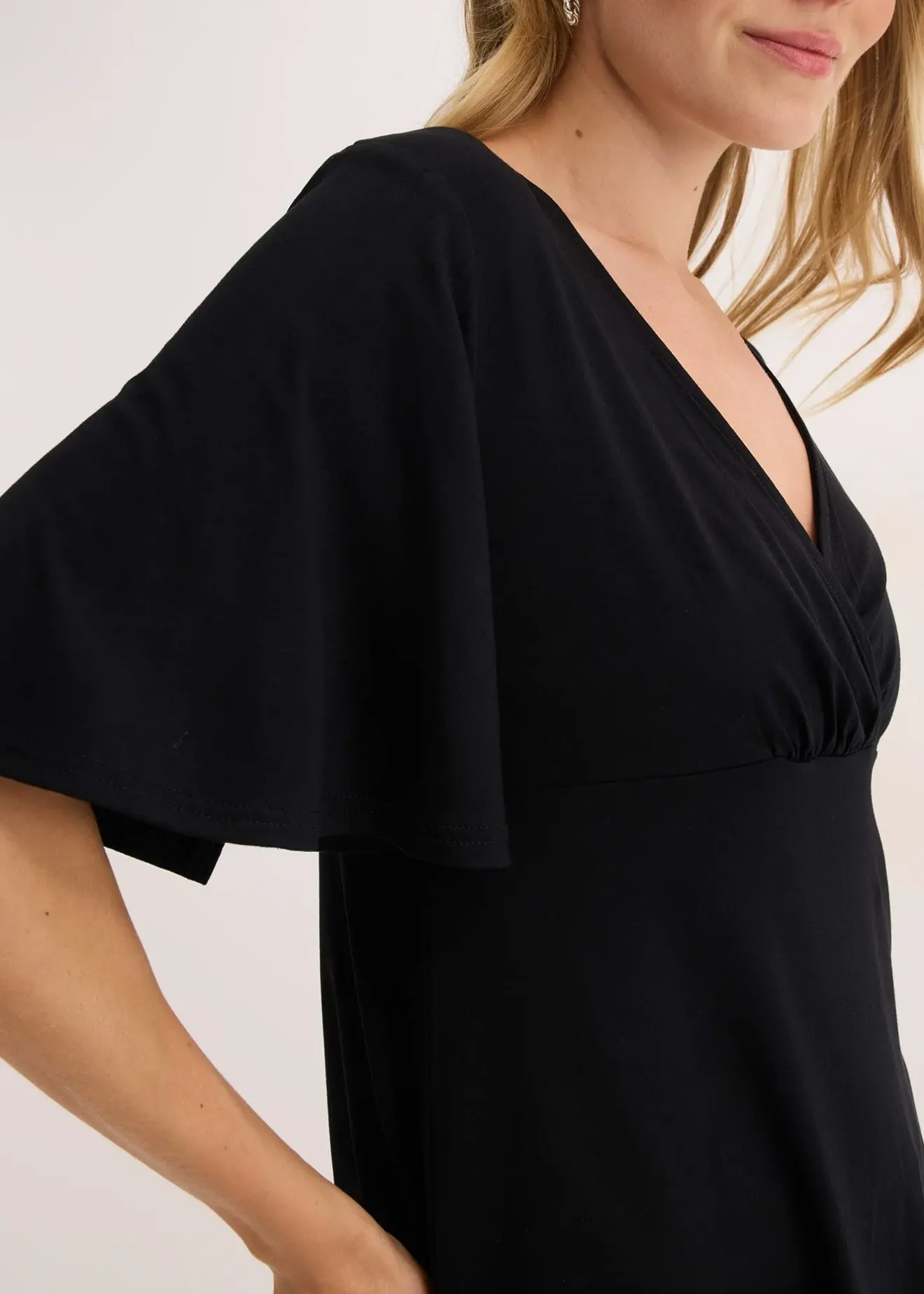 bonprix T-shirt en jersey à décolleté plongeant|Femme T-Shirts & Tops